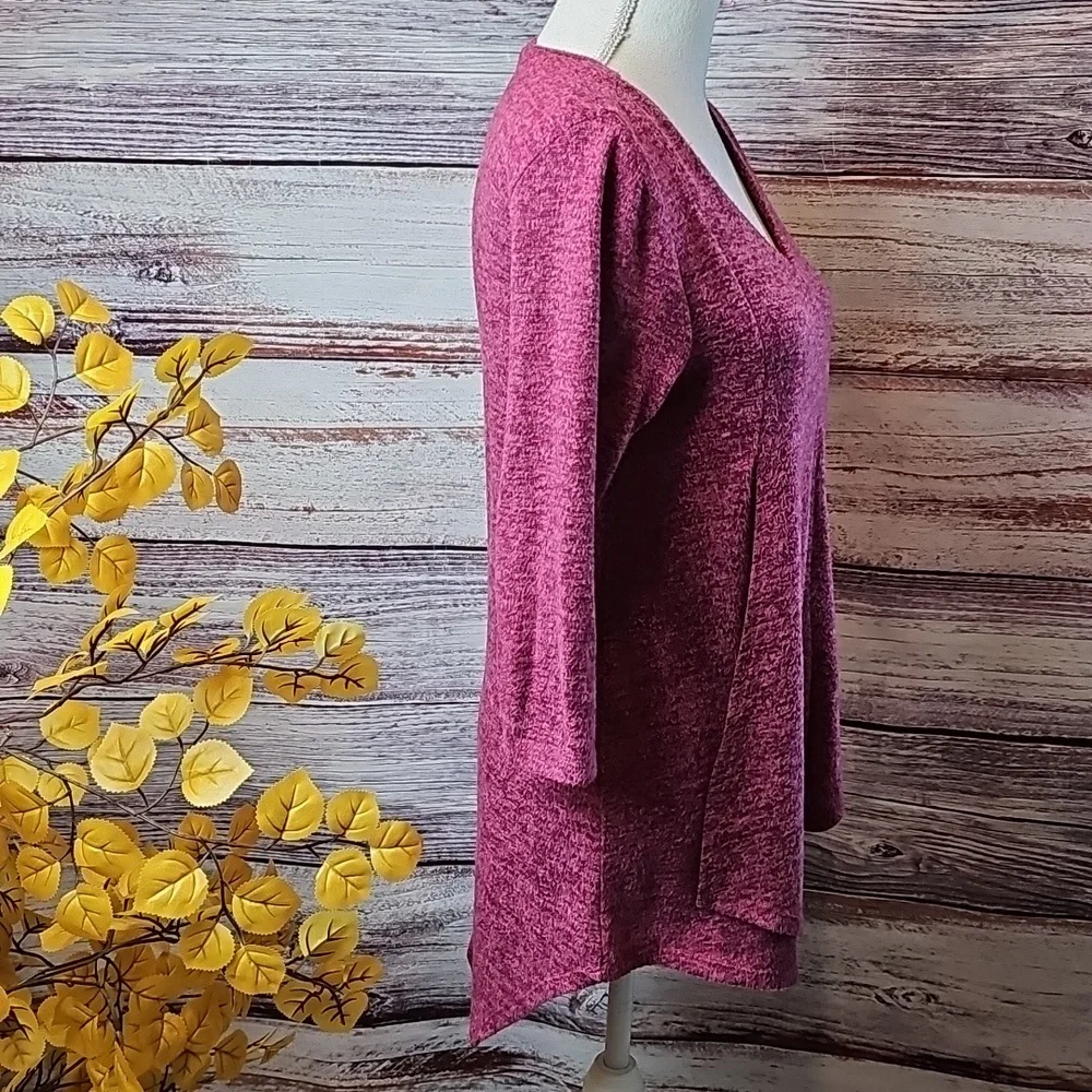 COCO BIANCO BURGUNDY MARBLED 3/4 SLEEVE ASYMMETRICAL PULLOVER V NECK SWEATER